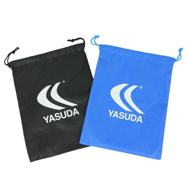 カラー：0001/ブラック×ホワイトライン0401/ブルー×ホワイトラインサイズ：H38×29cm素材：ポリエステル 100％特徴：スタンダードなシューズバッグを2色展開。オーソドックスな黒、YASUDAらしい青。YASUDAのシューズには...