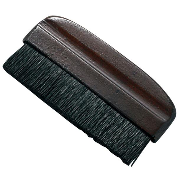 素材：【持ち手】木製【ブラシ】豚毛　特徴：天然素材を使用。持ちやすく、掃きやすいブラシです。 　　　※ご注文前に必ずお読み下さい※　　当店の掲載商品は、当社が運営するショピングサイト、　実店舗でも同時販売しております。　また、ご注文手続きが...