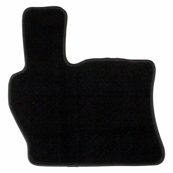 フロアマットの汚れや破損が気になる方におススメ！交換用フロアマットです。足元のマットを変えることで車内がキレイに！車内イメージを清潔にお洒落にドレスアップ♪・汚れたら丸洗い可能！・無数のスパイクでズレ防止！※オプションやグレード等により形状...