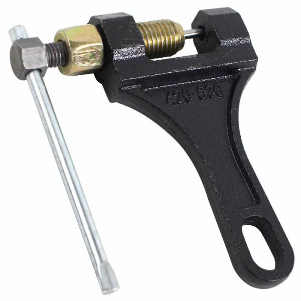 バイクやATV、四輪バギー等用のチェーンカッターです。 原付の420サイズチェーンから大型の530チェーンまで幅広いサイズに対応可能です。スプロケットの変更やチェーン交換時に簡単にチェーンをカットができ便利です。【セット内容】チェーンカッタ...