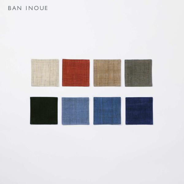 手績み、手織り麻のコースターです。定番10cmサイズに加えて、小ぶりな器に使いやすいミニサイズです。このアイテムはクラフトバイヤー・日野明子さんの監修です。【日野明子さん コメント】パリッとした麻という素材は、他の繊維にはない気品があります...