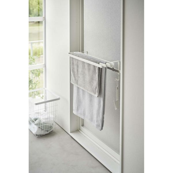商品詳細:浴室扉のタオルバーに差し込み、タオルバーの下側にストッパーを取り付けしっかり固定。ハンガー部の向きは、左右お好みの向きに組み立てられます。ハンガーの片側があいているので、バスタオルを横からかけやすい構造。乾いたバスタオルをかけてお...