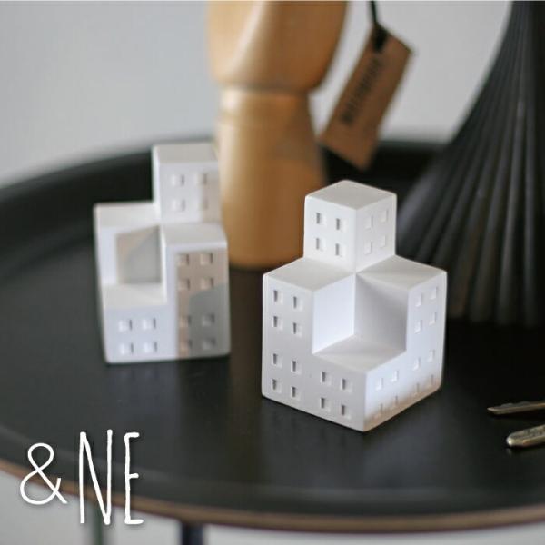 ◆商品詳細:吸湿性や消臭性の高い珪藻土で作られていて、気になる湿気やにおいを吸収します。シンプルなデザインで、どんなインテリアにも馴染みます。玄関や冷蔵庫などでのご使用がおすすめです。積み上げて、机の上や玄関の湿気とにおいを吸収するオブジェ...