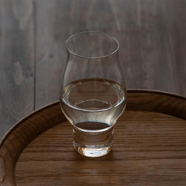 シンプルなウイスキーグラス他にも日本酒やジン等、色々な用途で使用できます。【生産国】スロバキア【サイズ】口径:46mm 高さ:108mm 容量:155cc【材質】ソーダガラス / マシンメイド口径がグレンケアン テイスティンググラスとほぼ近...