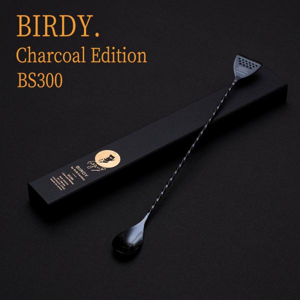 「Charcoal Edition」は、電気と化学の力を活用し、酸化皮膜を約0.4μmまで厚く形成して、反射光を抑えることにより、深みのある艶やかな黒色を実現しています。この工程には塗装や着色を一切使用せず、金属を摩耗や腐食から保護する優れ...
