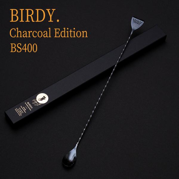 「Charcoal Edition」は、電気と化学の力を活用し、酸化皮膜を約0.4μmまで厚く形成して、反射光を抑えることにより、深みのある艶やかな黒色を実現しています。この工程には塗装や着色を一切使用せず、金属を摩耗や腐食から保護する優れ...