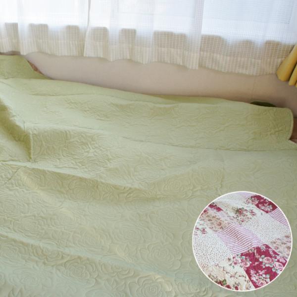 ※当店通常価格2420円がアウトレット特価です。※パッチワーク柄の再入荷はございません。お手頃価格が嬉しいポリエステル製のキルトマルチカバー。無地グリーンとパッチワーク柄からお選び頂けます。どちらも薔薇の模様のキルト仕上げで優しいスカラップ...