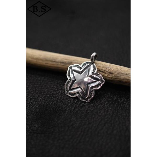 最終値下げ‼️希少品‼️【サンシャインリーブス】 花模様 ペンダントトップ　ナバホ族 Indian Jewelry インディアンジュエリー 小物 ペンダントトップ F02