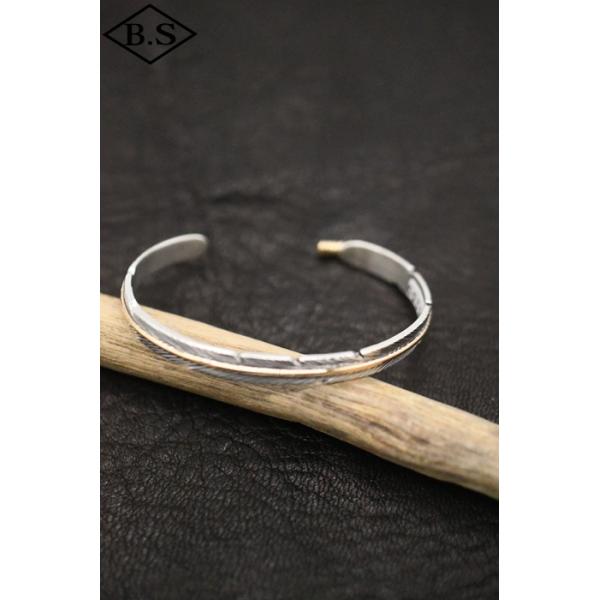 ナヴァホ族 ハーヴィーメイス フェザーブレスレット インディアンジュエリー Harvey Mace Feather Bangles ナバホ族のハーヴィーメイス 一本