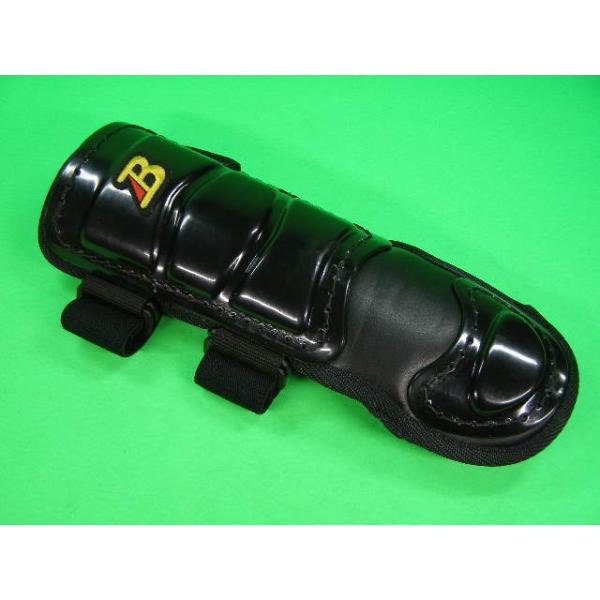 [Release date: November 7, 2025]日本国内だけではなく海外からの注文も多い人気商品です！主審時のケガ防止にいかがでしょうか？ファールチップ等での怪我防止にぜひお使いください。UA73（審判用アームガード）右腕装...