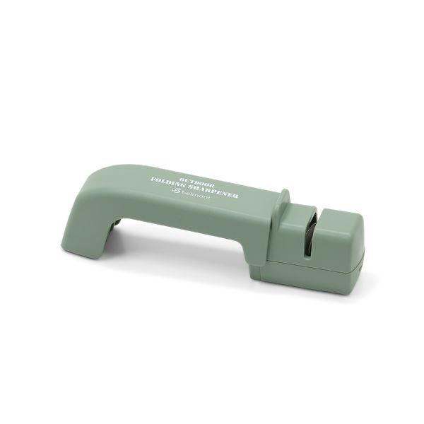 ≪belmont≫刃先を入れて軽く10回引くだけで切れ味が復活。フォールディング機能でコンパクトに収納できます。壁掛けに便利なマグネット付き。