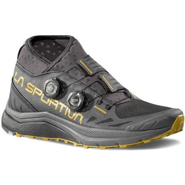 ≪LA SPORTIVA≫ロングディスタンス向けのJACKALの進化モデル長距離でもエネルギー消費を抑える効果のあるミッドソールINFINITOOは継承しつつ、アッパーには2ダイヤル式のBOAフィットシステムを搭載した。ランニング中でもコン...