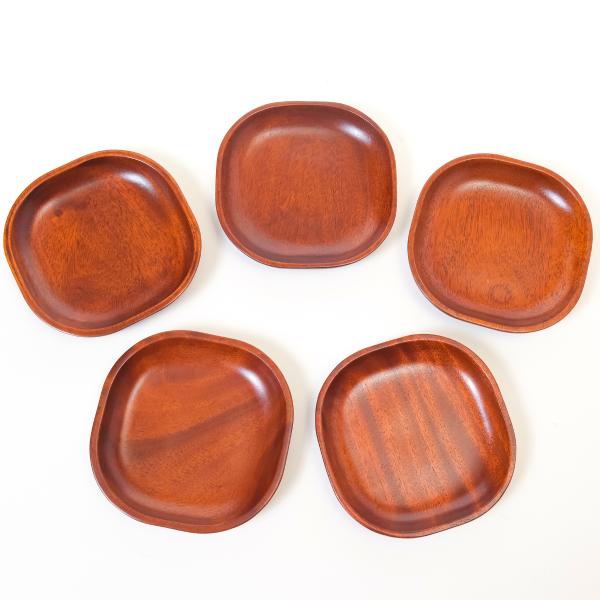 [徳成] 小皿 5枚入り (木製漆塗り/13.5cm/ 角丸四角) 小皿セット 取皿 和食皿 ｜家族や来客用にも便利なセット TBB-501 [食品衛生法適合品]