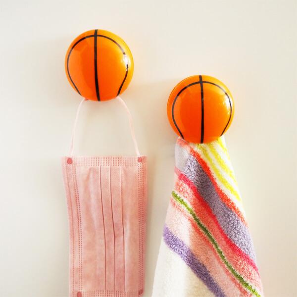 〜商品仕様〜バスケットボールのサイズ　　直径　約６．８センチ　　幅　　役３．５センチクリップとして開いたときの幅　約１．４センチプラスティック１個（それぞれＰＰ袋入り）〜商品説明〜バスケットボール型のマグネット付きクリップ！大きいサイズで存...