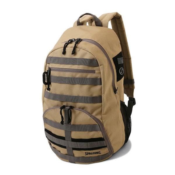 ・正面に配置したモールストラップが特徴的なミリタリーテイストのバッグパック。バスケットボールはもちろん、ジム用バッグとしても活躍します！・部活生、社会人プレーヤー、ストリートボーラーなど、あらゆるニーズを満たします。デイリーユースにも向いた...