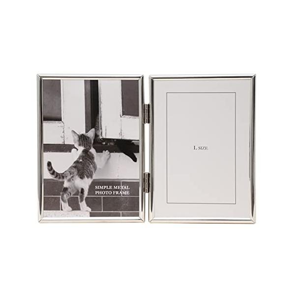 シンプルシルバー/91×129×12mm/1512TL・写真が引き立つシンプルデザインのメタルフレーム。・背面はベロア生地で覆い、高級感を演出。2面タイプで開く角度を調整できます。・縦写真が2枚入るので、スマホで撮った写真も気軽に飾れ、ギフ...