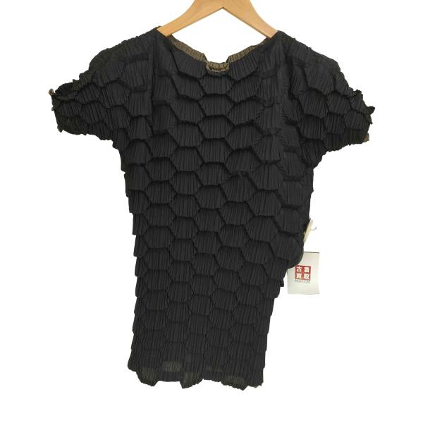 ISSEY MIYAKE(イッセイミヤケ) リバーシブル ウロコ 3D 立体プリーツカットソー レディース 表記無 【中古】【ブランド古着バズストア】 ISSEY MIYAKE（イッセイミヤケ） リバーシブル ウロコ 3D 立体プリーツ