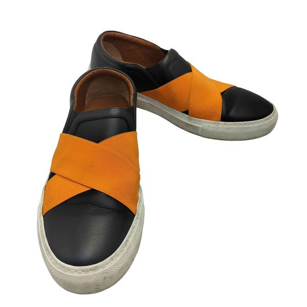 GIVENCHY（ジバンシィ） イタリア製 クロスストラップ レザー