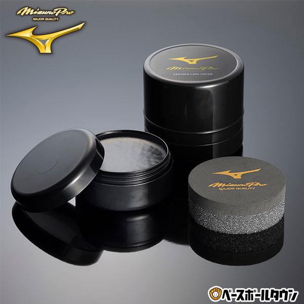 しっとりするのに重くならないミズノプログラブクリーム！グラブ・ミットに柔軟性を与える、浸透性が良くベトつきの少ない〈ミズノプロ〉レザーケアクリーム。2層スポンジになり更に塗り易くなりました。●鉱物性油脂●クリーム70ml●2層スポンジ付●製...