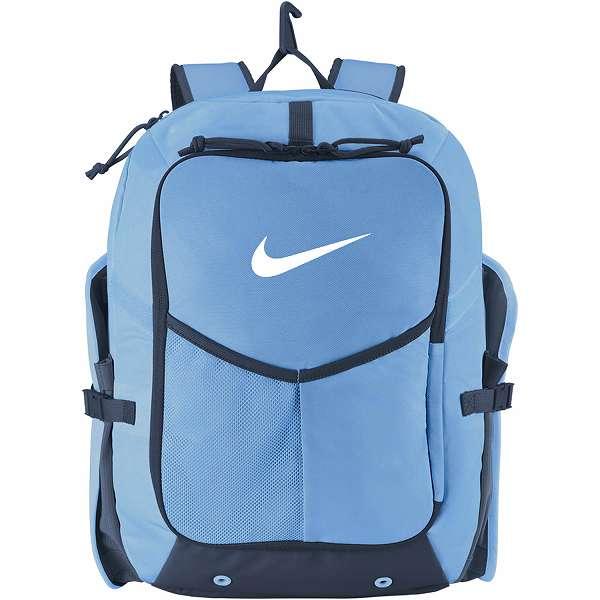 バックの下に搭載された防水素材が持ちものを雨風から保護する・バットを４本入れることが可能なサイドポーチ付き　・耐久性の高いポリエステル素材・スパイク用のクリップによりバックの中/外での持ち運びが可能・ヘルメット、グローブ、バッティンググロー...