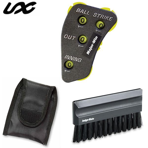 球審用3点セット。●セット内容:球審ブラシケース、球審ブラシ、インジケーター●仕様:球審用ブラシケース/ベルトにセットできる、ブラシ/スクレーパー(土・泥除去)機能付、インジケーター/BSOメジャーモデル・リセットダイヤル付 【メーカー品番...