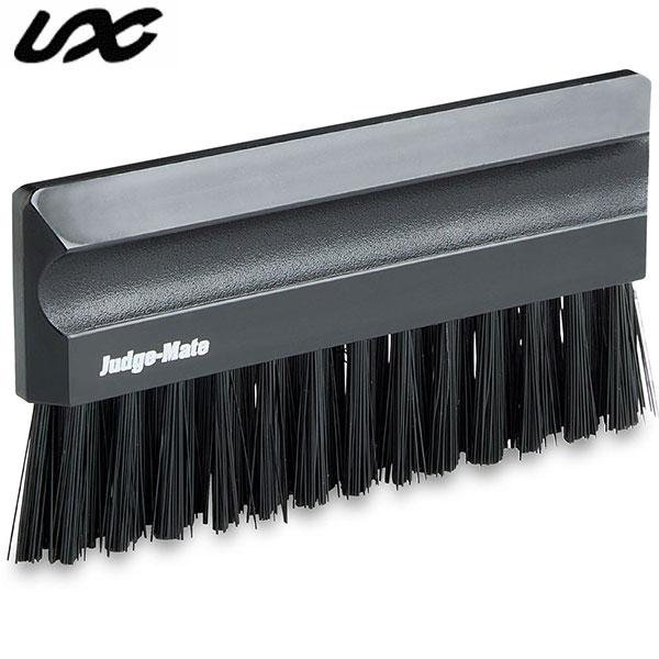 5つの機能を持った球審用全天候型ブラシ。●素材:ナイロン(ブラシ)、プラスチック(ハンドル)●サイズ:14×6.5cm●植毛:3列植毛●原産国:台湾 【メーカー品番： BX8251 】