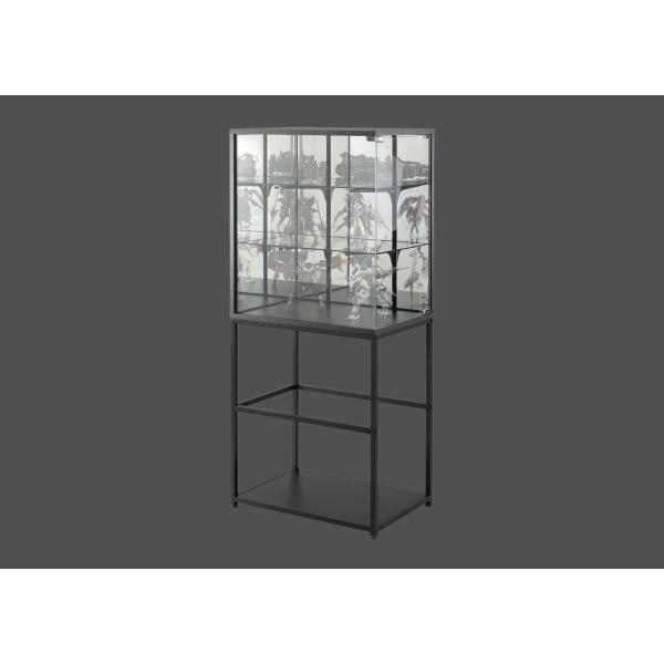 ディスプレイ機能に特化した、ガラス製の専用スペース。手前側に柱を設けない"ピラーレス設計"を採用し、さらに、奥側でL字型に配置されたミラーが物体の背面まで映し出します。飾ったフィギュアを360度余すことなく眺められる仕様です。※アクリルミラ...