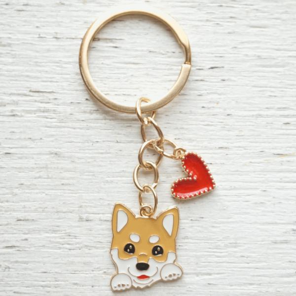 柴犬型のキーホルダー 　エナメル　輸入雑貨　アクセサリー　犬　かわいい　DOG　ハート　軽量　しばいぬ　柴
