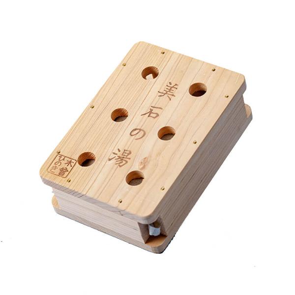 商品説明 美石の湯は、ヒノキの木箱にマイナスイオンセラミックスボール、遠赤外線セラミックスボール、北海道の二股温泉湯の華鉱石が入っております。お風呂に浮かべておくだけでヒノキの香りと温泉気分が味わえます。マイナスイオンおよび遠赤外線により、...