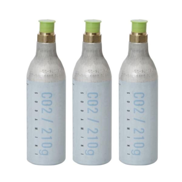 使い終わった空のシリンダーは不燃ごみとしての廃棄はできません。3本セットを購入した際に届いた箱で添付の返送伝票(佐川急便着払い伝票)を使って所定の場所へご返送ください。返却は必ず3本全てご返却お願い致します。その他、空のシリンダーはソーダミ...