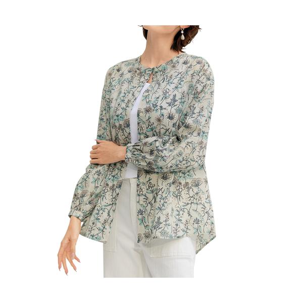 ボタニカル柄コットンシャツ ライトグレー×サックスブルー バンドカラーシャツ ブラウス 長袖 レディース 婦人服 ミセス シニア 女性 花柄 パフスリーブ パフ袖 フェミニン 上品 華やか ファッション 40代 50代 60代 70代 80代 90代 母の日 お母さん 春夏　nss　p26885 ボタニカル柄コットンシャツ ライトグレー×サックスブルー バンド