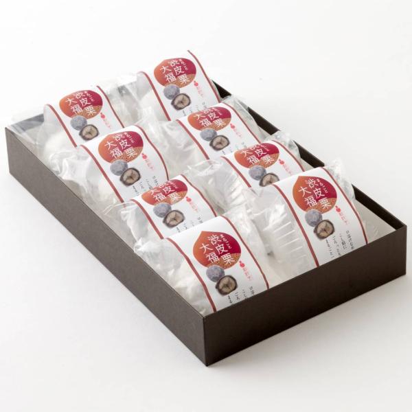 大粒な栗を職人が選別しその旨みが凝縮されている渋皮部分をまるごとじっくり煮込んで仕上げました。なめらかな漉餡と大粒の渋皮栗まるごと一粒を羽二重餅で包みました。セット内容：まるごと渋皮栗大福x8個アレルゲン：卵