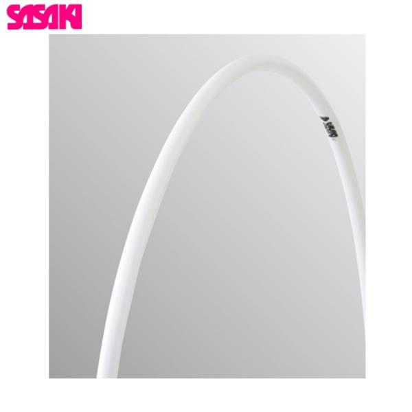 F.I.G.(国際体操連盟)認定品●サイズ: 内径89・85・81cm、重さ300g以上●素材:ポリエチレン●カラー:W(ホワイト)●詳細:熱溶着加工によってジョイント部を滑らかに仕上げています。このフープの軟質素材は、形状が多少変化した場...