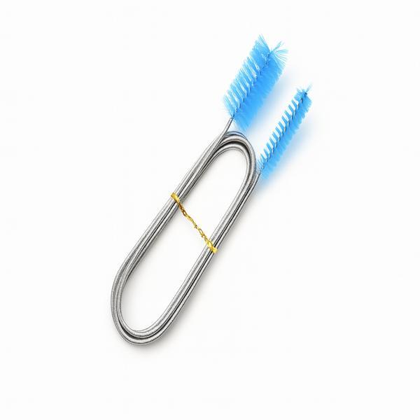 【商品概要】2サイズのブラシで排水溝から細いホースまで、水回りの汚れを狙い打ちできるパイプクリーナーブラシです。【特長・メリット】・2サイズブラシ: 大ブラシ（約30mm）で広口排水溝、小ブラシ（約15mm）で細ホースや水槽の隅をクリーニン...