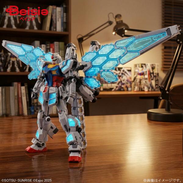 他サイト： バンダイ EXPO2025 RX-78F00/E ガンダム (EX-001 グラスフェザー装備) プラモデル 模型 ガンプラの商品画像