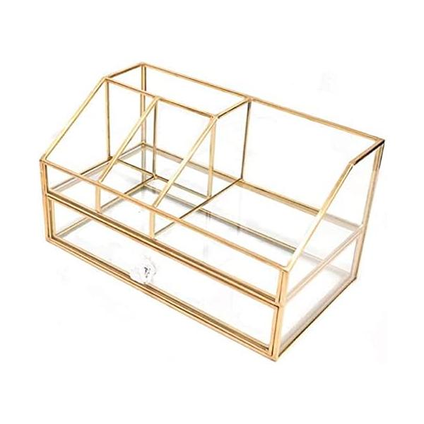 【２つ構成】BelleLife の収納ボックスは上段と下段の２つの部分で構成されている。上段には大きさの異なる仕切りがあり、メイクブラシやマニキュア、マスカラ、リップなどを収納することができる。下段には引き出しがあり、アクセサリーや腕時計な...