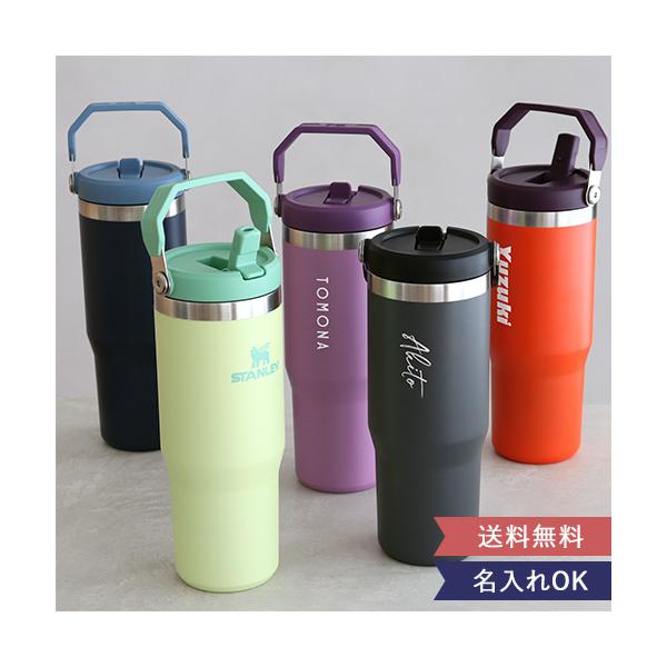 【スタンレー アイスフロー 0.88L】アメリカ発おしゃれなスタンレーで暑い季節も快適にカップホルダーに収まりやすく、ハンドル付で持ち運びやすいと人気のスタンレー。フタを開けずにストローで飲むことができるので、運転中もスムーズに飲みやすい仕...