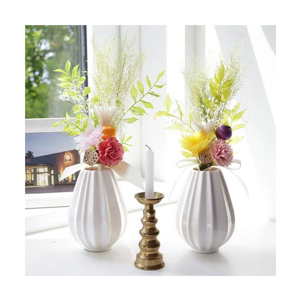 ※この商品には花器は付いておりません。 予めご了承くださいませ。※この商品は受注生産のため、製作までにお日にちがかかります。予めご了承下さいませ。◆商品名「仏花 紗釈（さしゃ）」プリザーブドフラワーアレンジメント ◆主な商品・材料【黄紗・桃...