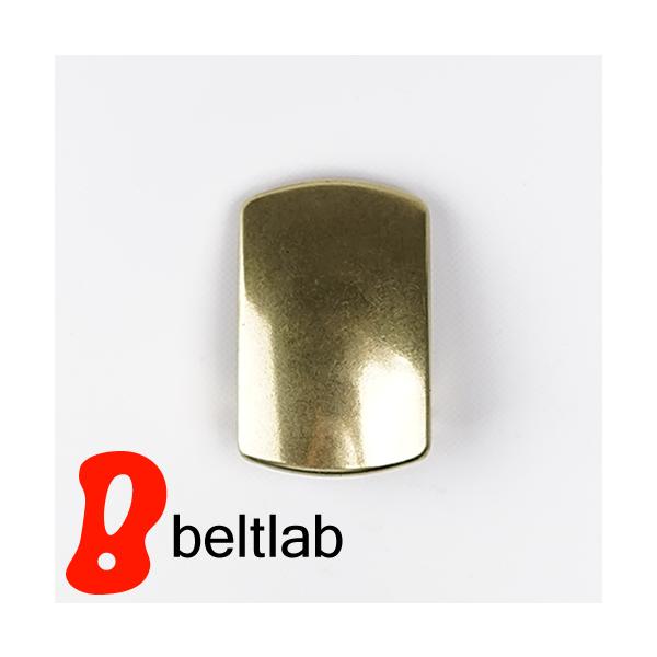 35mm幅のベルトに使える、ゴールドカラーのバックル。お手持ちのベルトのバックルと交換できる、バックル単体での販売です。スペック・適応:ベルト幅35mm・種類:トップバックル・素材:亜鉛合金・サイズ：W:42mm × H:65mm・重量:約...