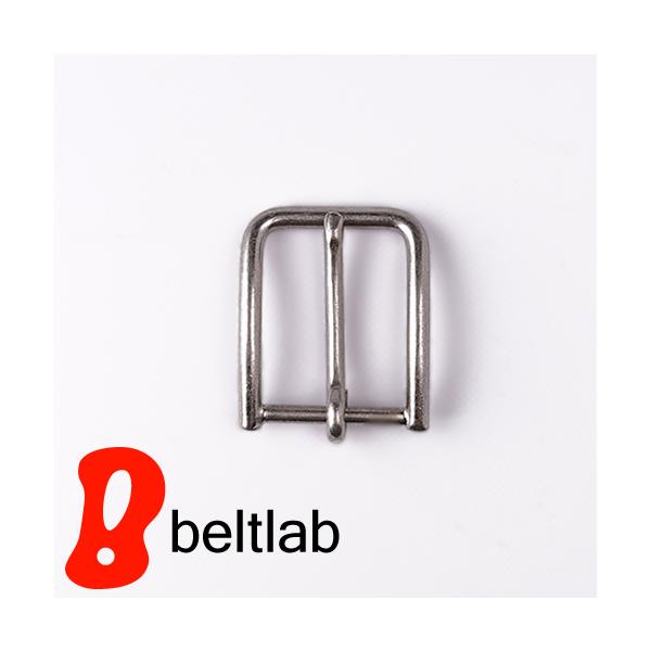 30mm幅のベルトに使える、シルバーカラーのバックル。お手持ちのベルトのバックルと交換できる、バックル単体での販売です。スペック・適応:ベルト幅30mm・種類:ハーネスバックル・素材:真鍮・サイズ:W 48mm × H 41mm・重量:約3...