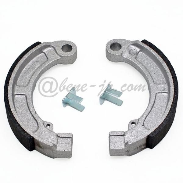 リアブレーキシューPiaggio; Vespa 50S/90/100用ホイールの中心に四本のボルトでドラムに固定するタイプのドラムに使用します。FA ITALIA製　社外品製造時に於ける多少のバリなどある場合がありますので、その際には、ヤス...