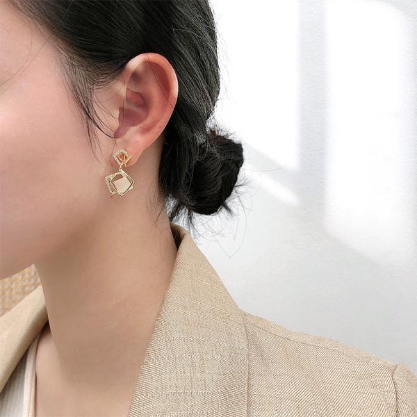 痛くない イヤリング 落ちにくい かわいい 高級感 ピアスに見えるイヤリング フォーマル カジュアル 結婚式 パーティー 小さい 両耳用 レディース H