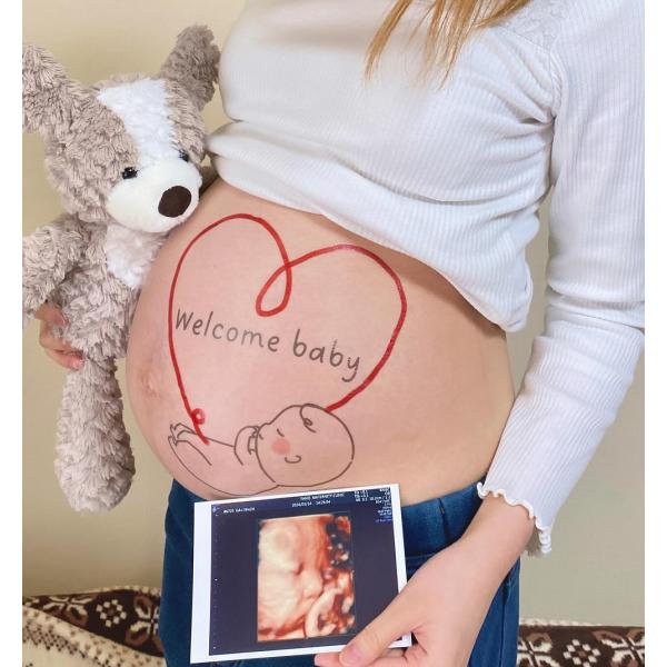 「私たちのところに来てくれた大切な天使」その感謝と待ち遠しい思いをマタニティフォトにして残しませんか。ご自宅で簡単にボディペイントシールを使っておしゃれなマタニティフォトが撮れます。台紙の大きさは縦横21cmです。安心安全の素材を使用してお...