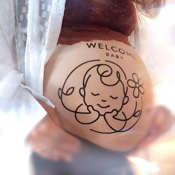 「私たちのところに来てくれた大切な天使」その感謝と待ち遠しい思いをマタニティフォトにして残しませんか。ご自宅で簡単にボディペイントシールを使っておしゃれなマタニティフォトが撮れます。台紙の大きさは縦横21cmです。安心安全の素材を使用してお...