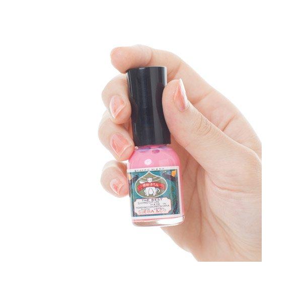 【ご購入後の当店からの連絡はご登録のメールアドレスに通知いたします。必ずご確認ください】有機溶剤を使用していないため、従来のマニキュアのような刺激臭がありません。通気性と速乾性に優れ、ベタつかず、サラッとした使い心地です。落とす際には、市販...