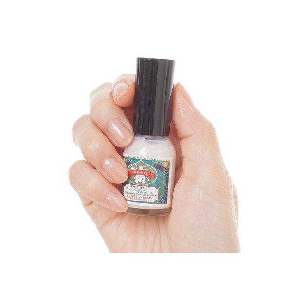 【ご購入後の当店からの連絡はご登録のメールアドレスに通知いたします。必ずご確認ください】有機溶剤を使用していないため、従来のマニキュアのような刺激臭がありません。通気性と速乾性に優れ、ベタつかず、サラッとした使い心地です。落とす際には、市販...