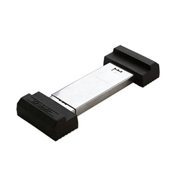 【ご購入後の当店からの連絡はご登録のメールアドレスに通知いたします。必ずご確認ください】用途:砥石の保持台種類:木工事用器材寸法:全長221~256mm×幅85mm×厚さ30mm砥石適用寸法:185~210mm質量:417g使い方:ゴム製の...