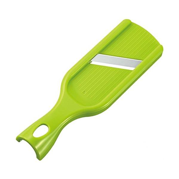 【ご購入後の当店からの連絡はご登録のメールアドレスに通知いたします。必ずご確認ください】【商品概要】サイズ:174x53x23mm本体重量:30g素材・材質:ステンレス刃物鋼/ABS樹脂生産国:日本/三条【商品説明】きゅうりやネギのスライス...