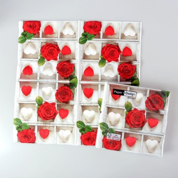 POPでカラフルなものから、シックなデザインまで幅広く楽しめるPAPER+DESIGN。日常使いから、ホームパーティやピクニックのお供などにも。デコパージュにも最適！食卓が楽しく彩ります。33×33cm ローズ×ハート PD21869■店内...