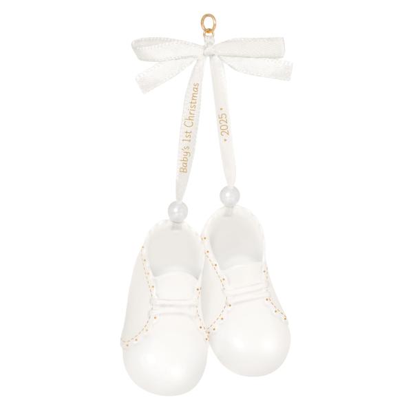 Hallmark 記念品 クリスマスオーナメント 2025、Baby's First Christmas ベビーブーティ 2025、磁器、新しいベビーギフト